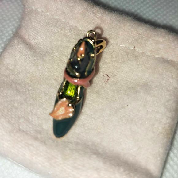 NIB -BEAUTIFUL KLJ Kenneth Jay Lane Enamel Shoe Charm Breast Cancer Awareness - Picture 6 of 7